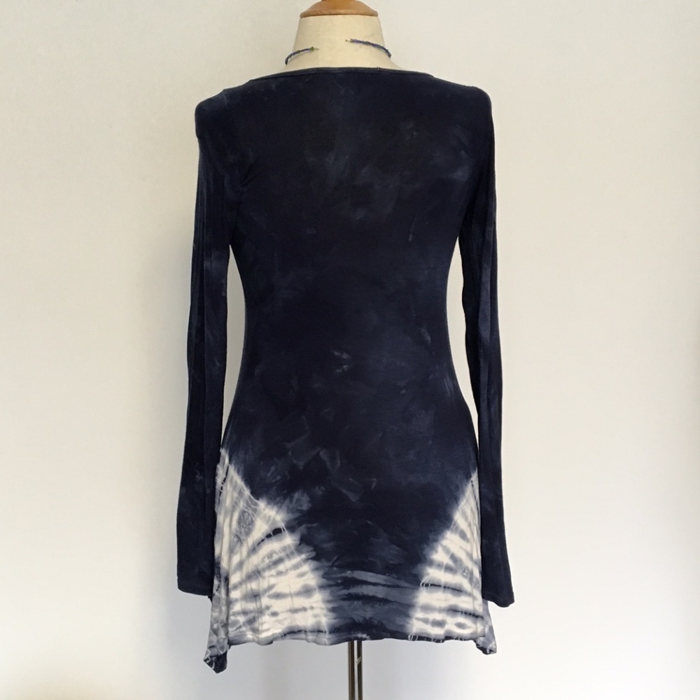 Navy & White Tiedyed Top - Picture 2 of 3